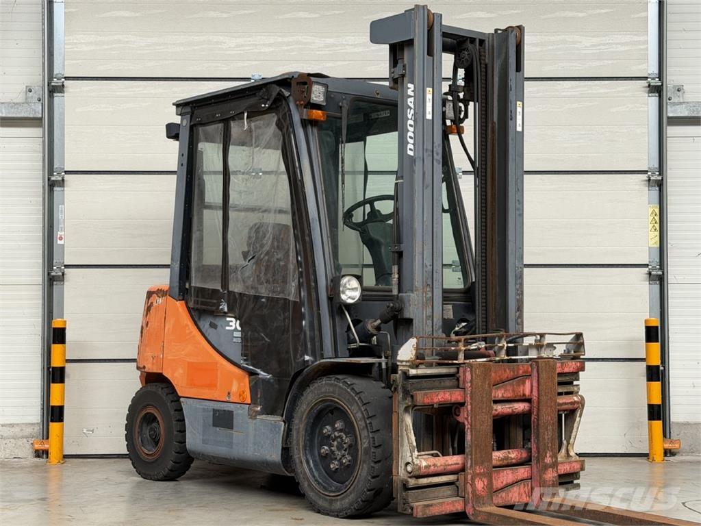 Doosan D30S-5 Дизелови камиони