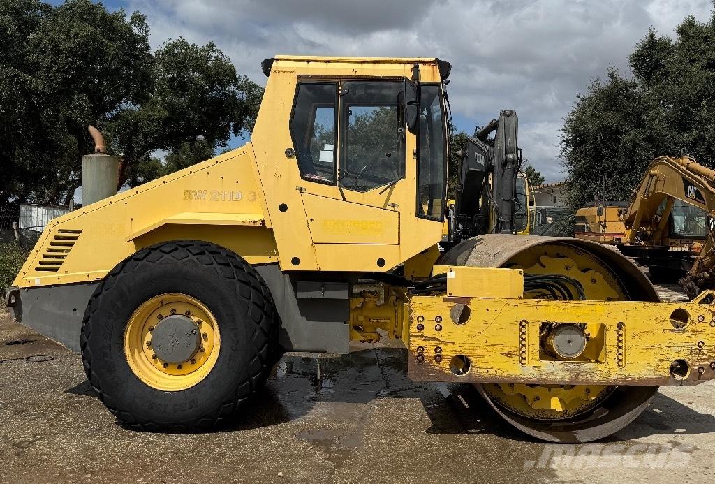 Bomag BW 211 D-3 Двойни барабанни ролки
