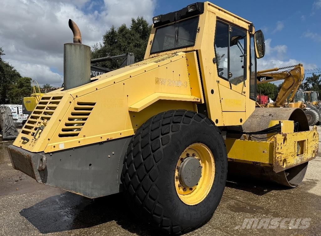 Bomag BW 211 D-3 Двойни барабанни ролки
