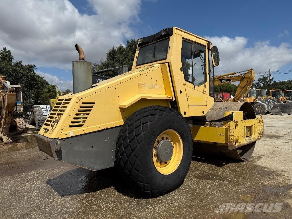 Bomag BW 211 D-3 Двойни барабанни ролки

