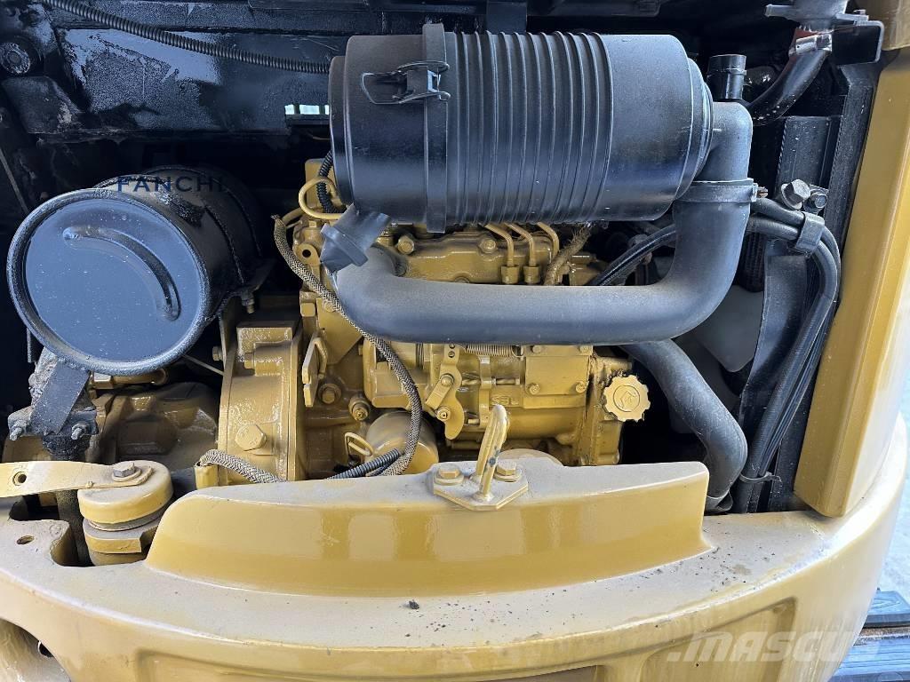 CAT 303 CR Мини екскаватори < 7 т