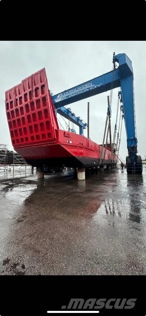  Cargo Ship Ganador Работни лодки / Баркаси