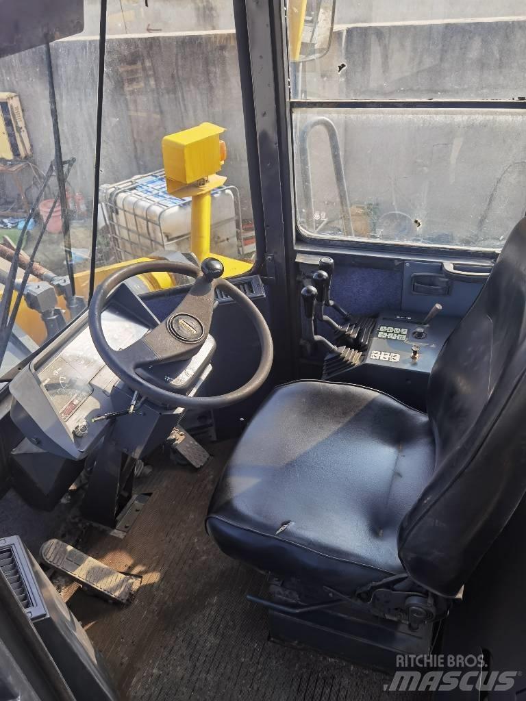 Komatsu WA 470 Колесни товарачи