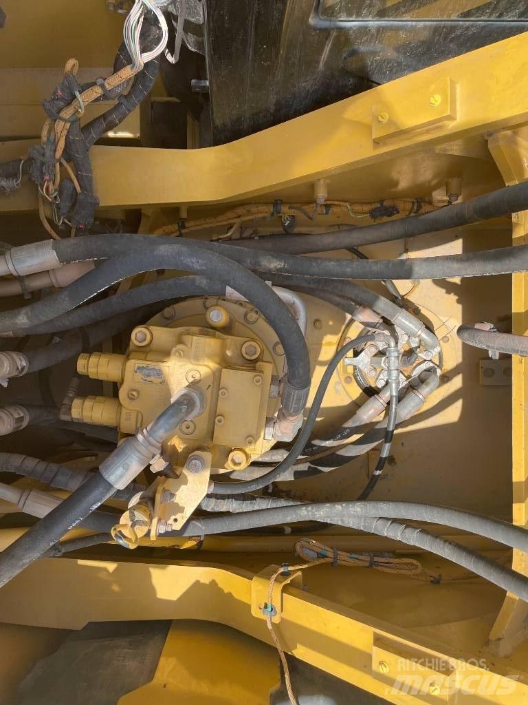 CAT CAT330GC Средни екскаватори 7т - 12т