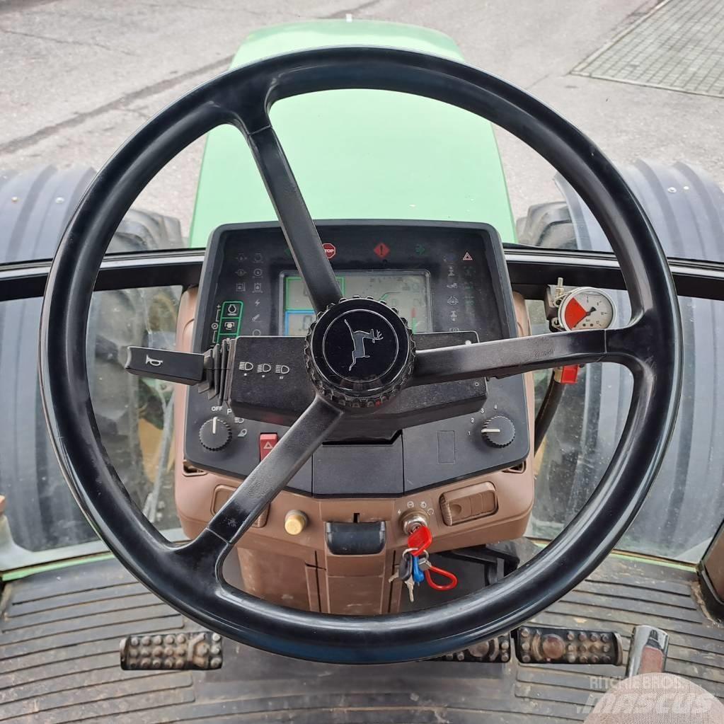 John Deere 7700 Трактори