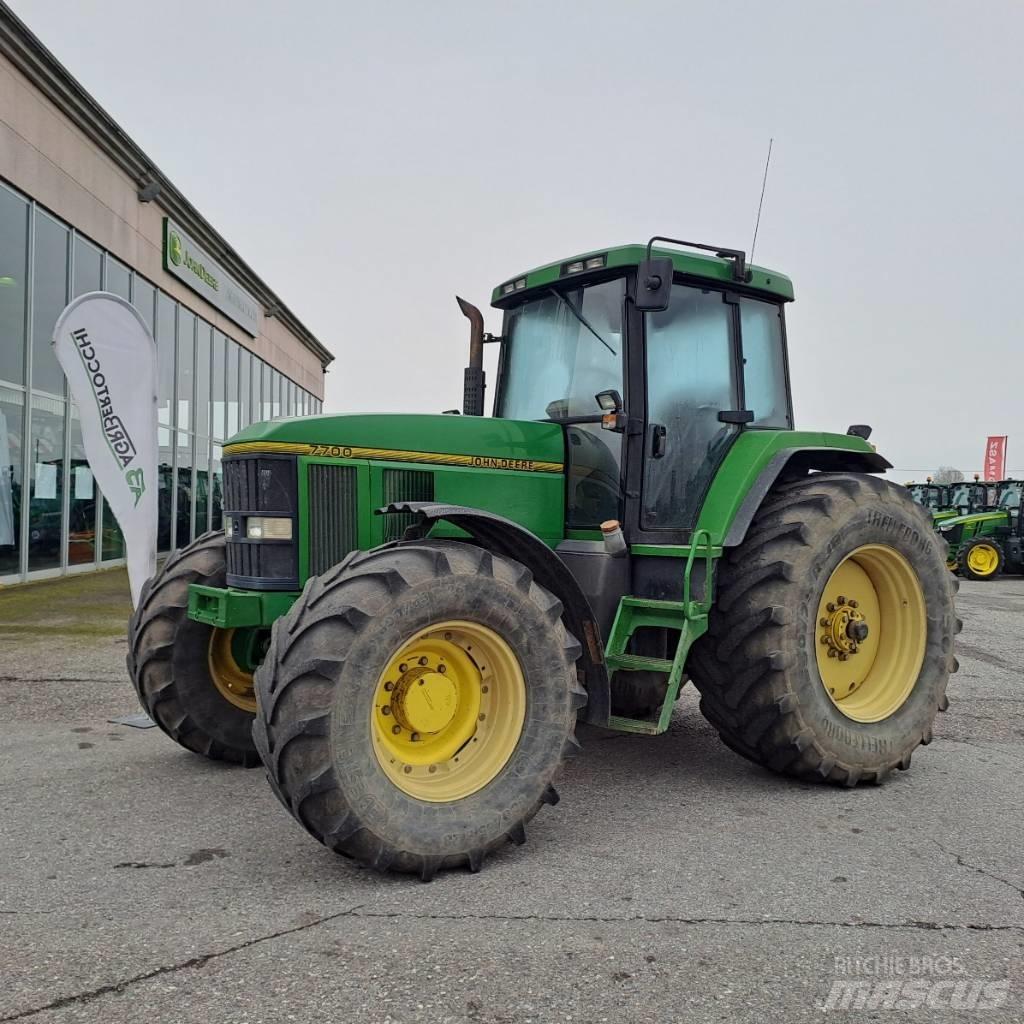 John Deere 7700 Трактори