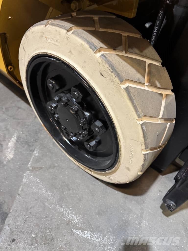 CAT FGC25N Вилични кари-повдигачи - други