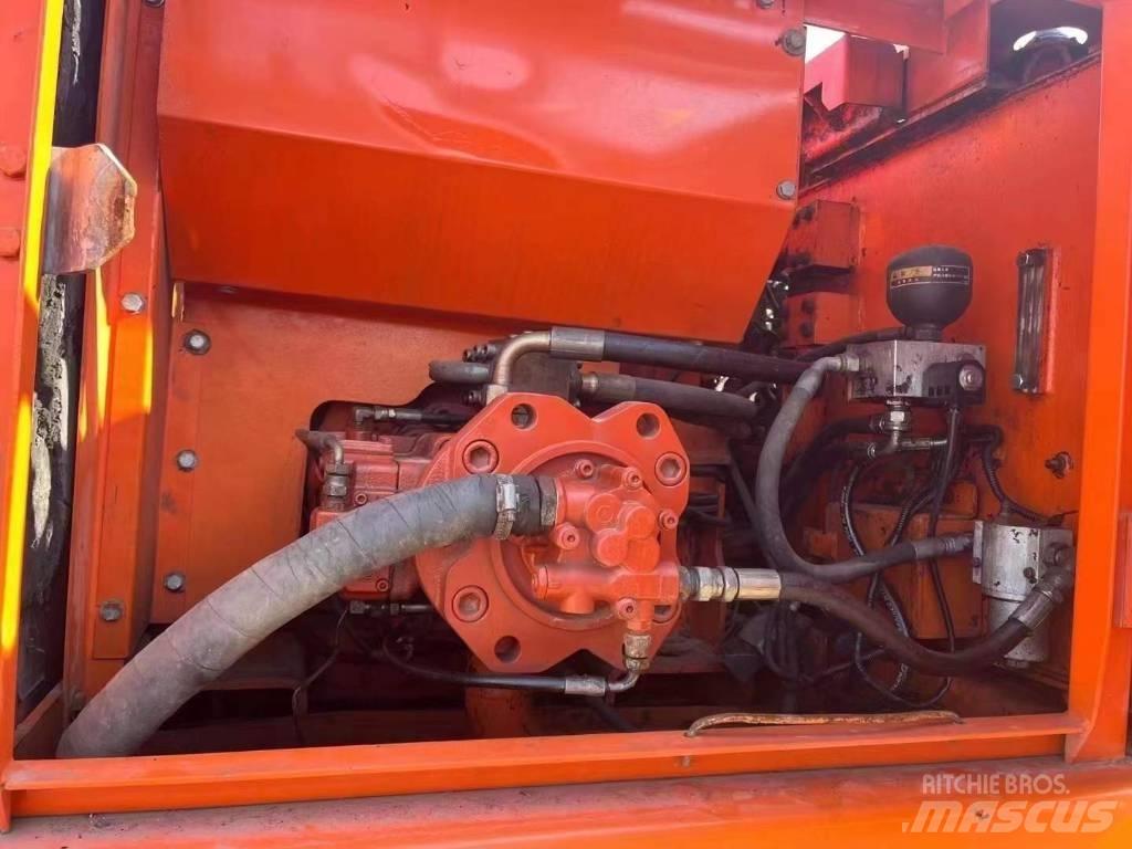Doosan DH 220 Верижен екскаватор