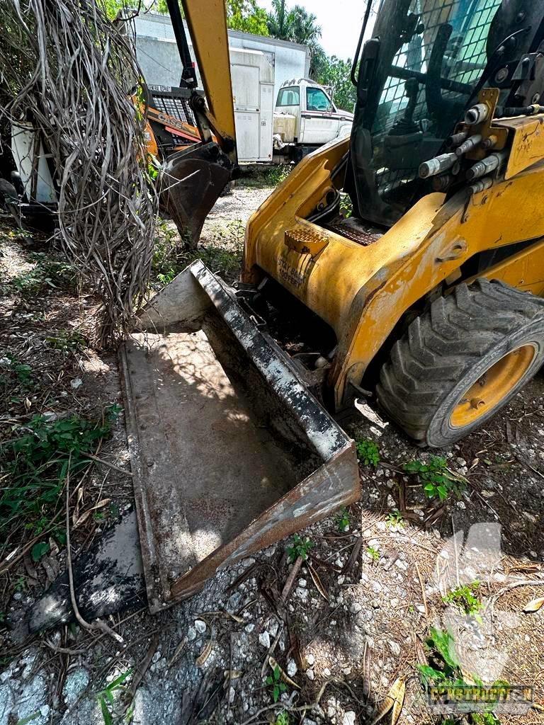 CAT 256 C Мини товарачи
