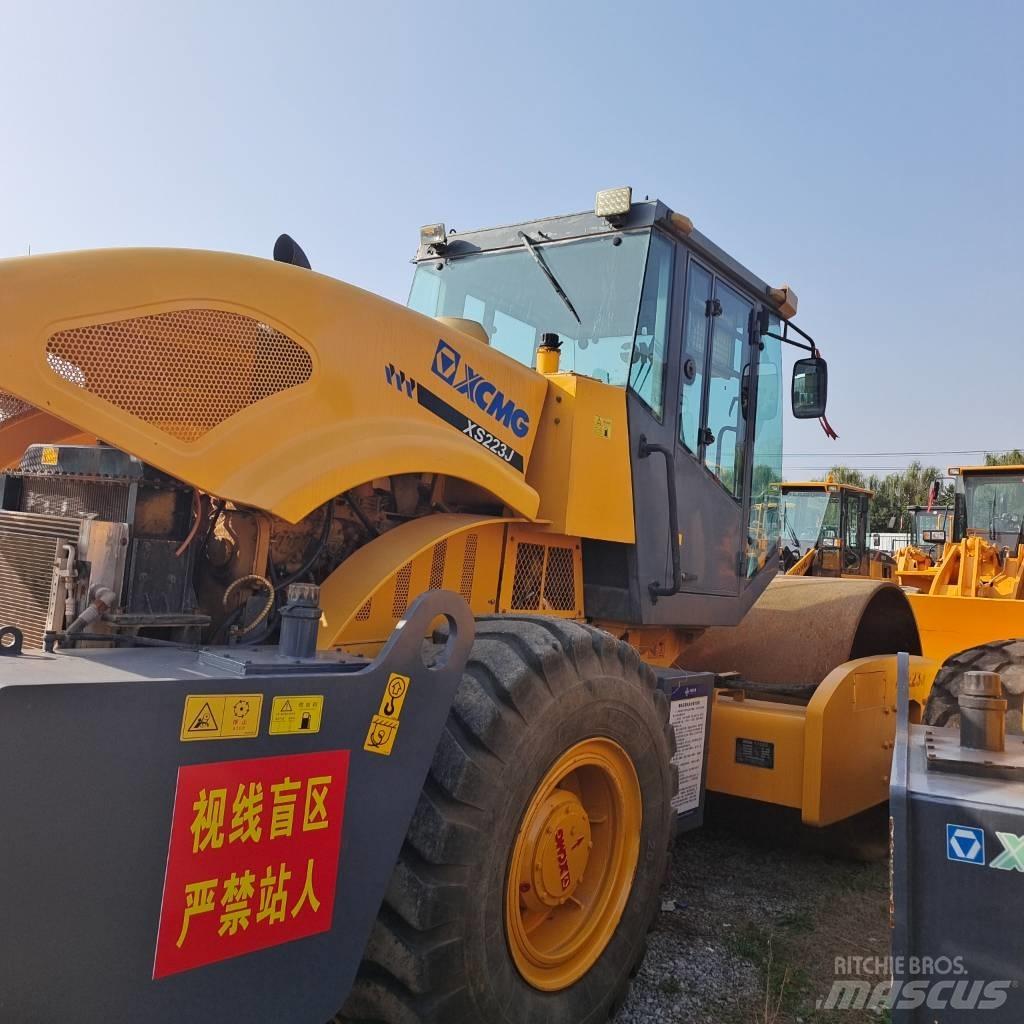 XCMG XS 223 J Еднобарабанни ролки
