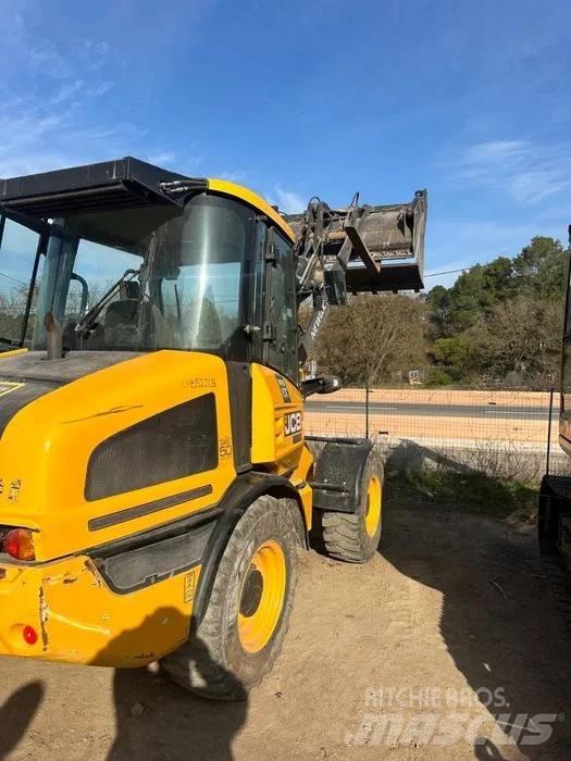 JCB 407 Колесни товарачи