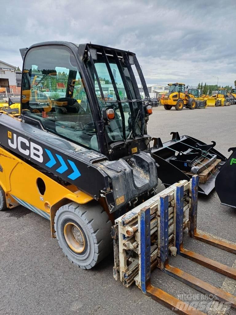 JCB Teletrukki Електрически вилични кари-повдигачи