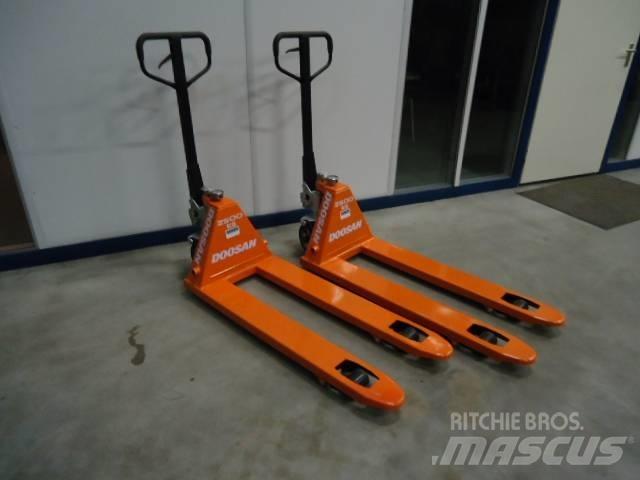 Doosan Pallettruck Ръчно водими