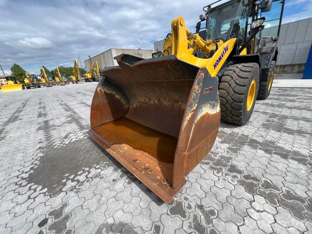 Komatsu WA320-7 Колесни товарачи