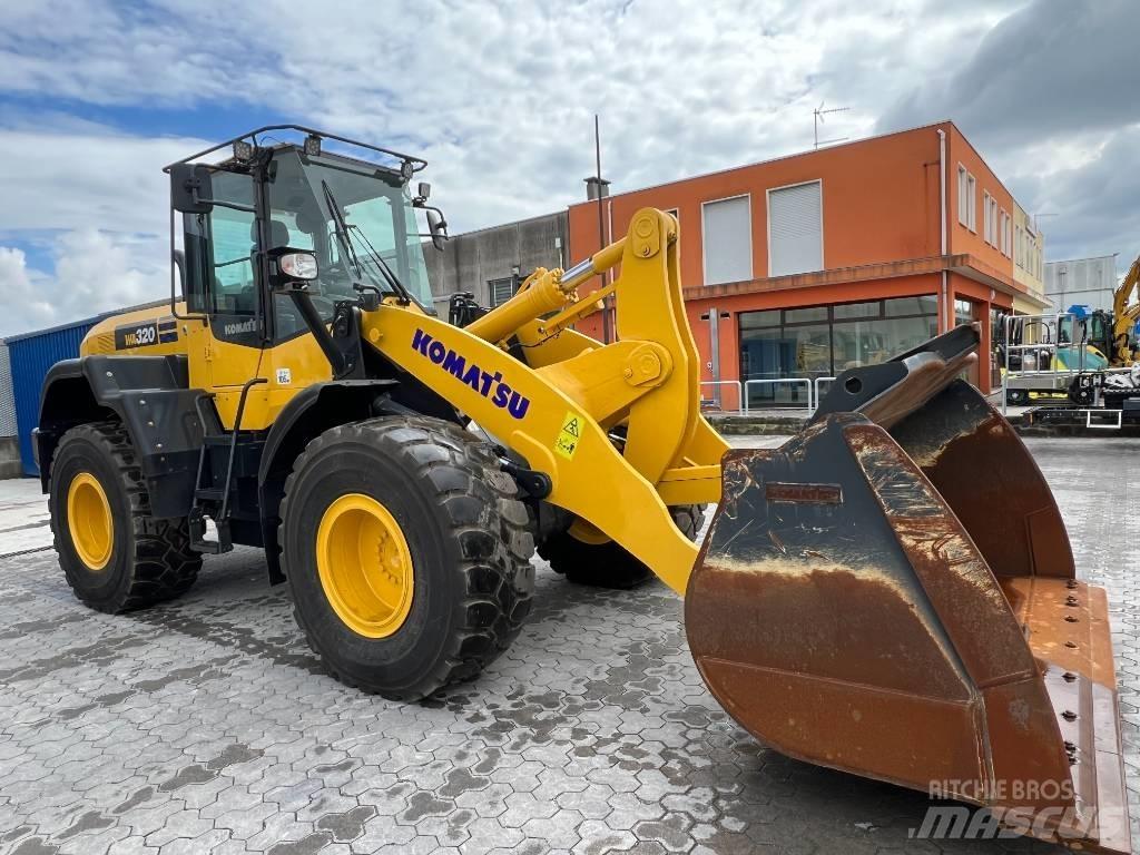 Komatsu WA320-7 Колесни товарачи