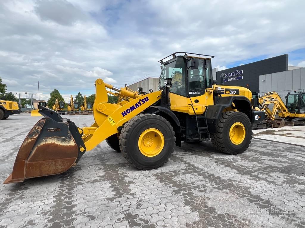 Komatsu WA320-7 Колесни товарачи