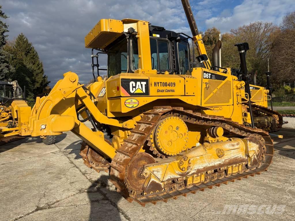CAT D 6 T XLVP Верижни булдозери
