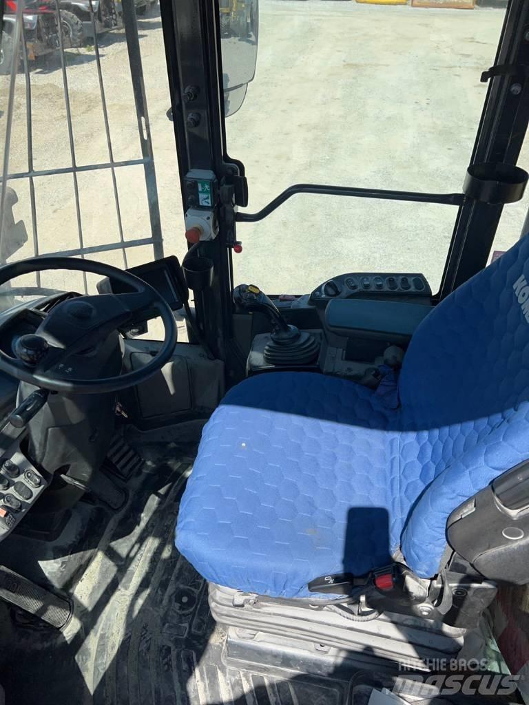 Komatsu WA 270-8 Колесни товарачи