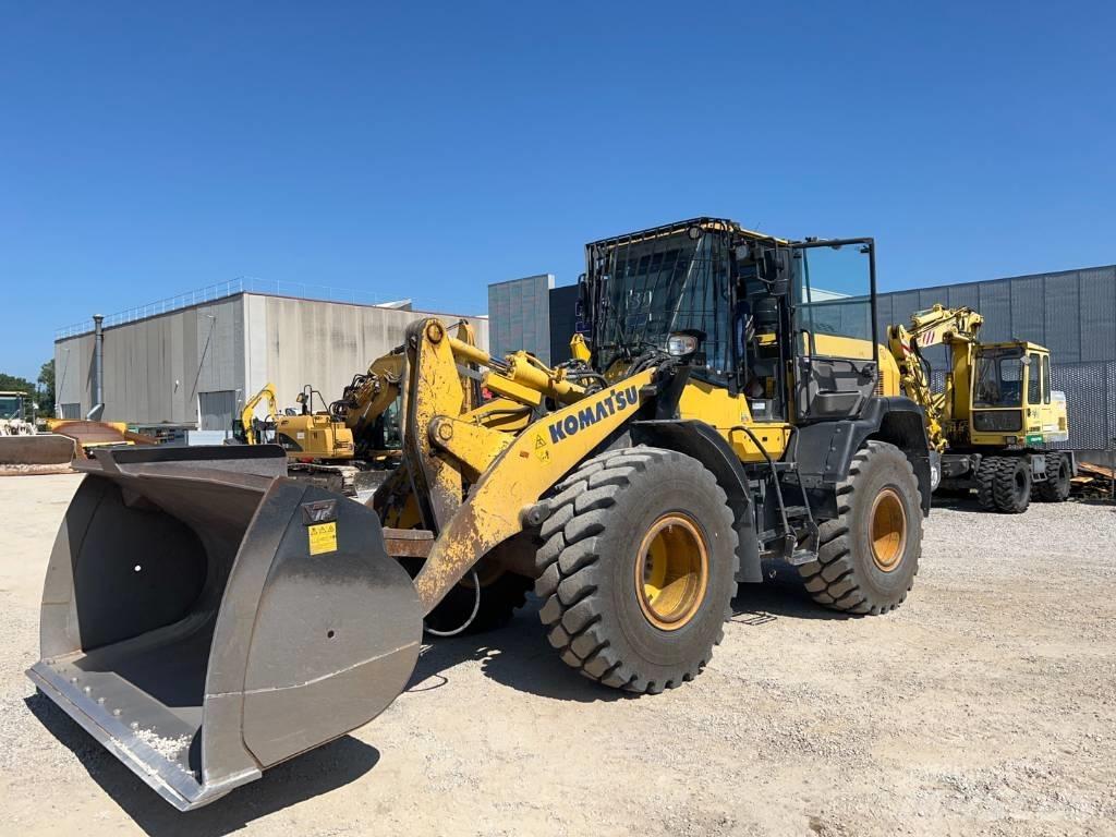Komatsu WA 270-8 Колесни товарачи