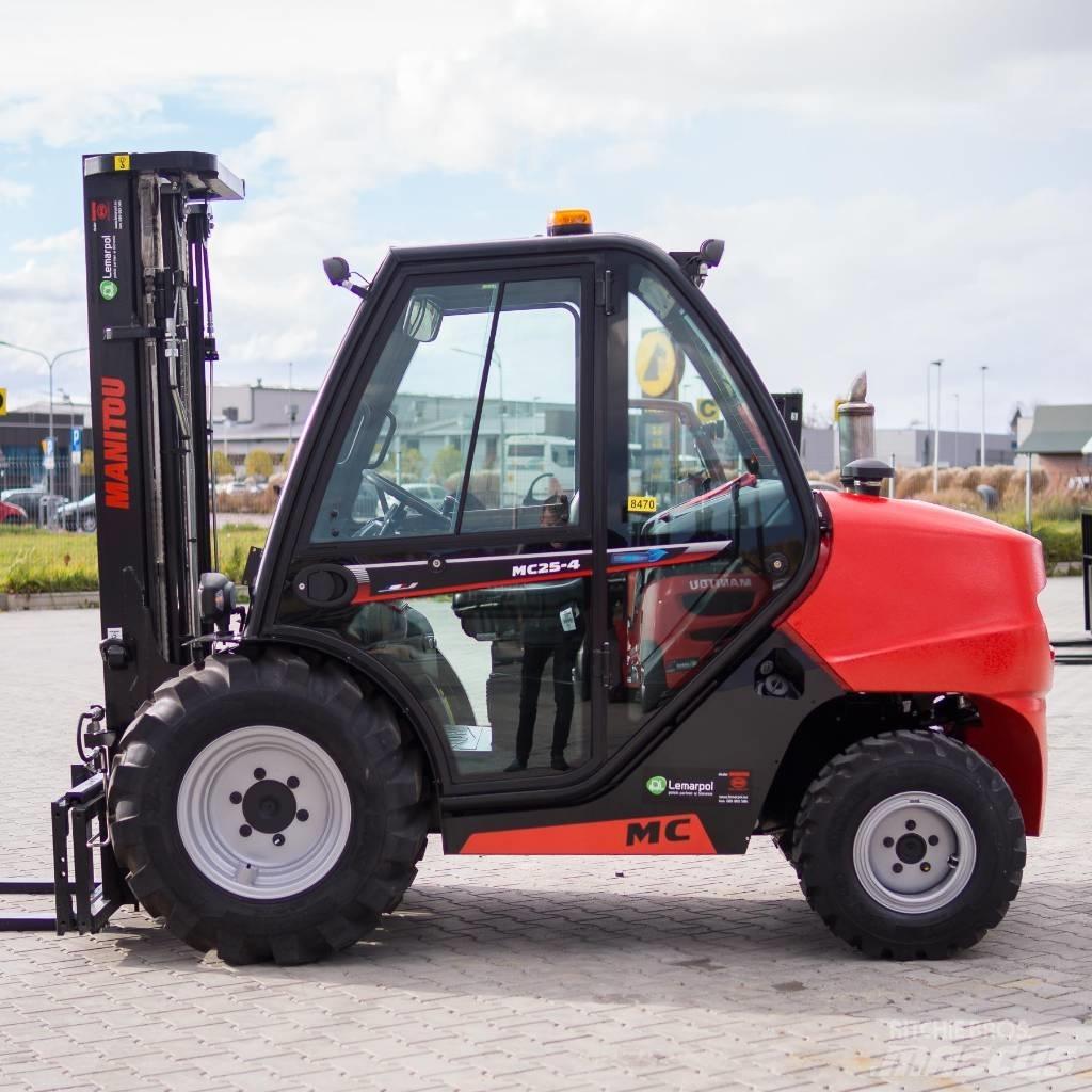 Manitou MC25 Камиони за херавни местности