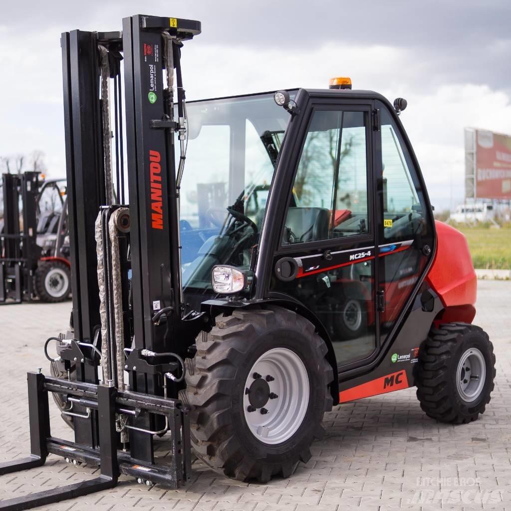 Manitou MC25 Камиони за херавни местности