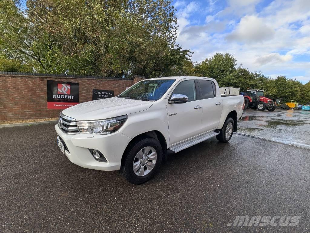 Toyota Hilux Пикапи
