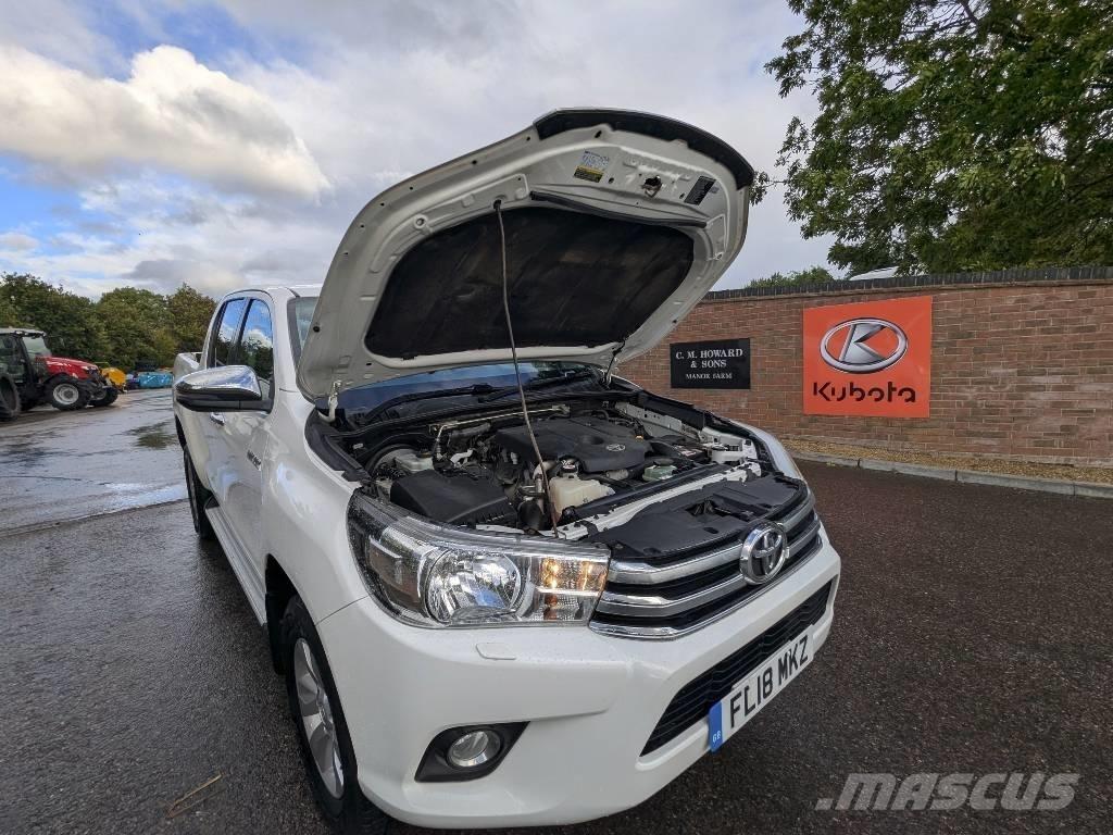 Toyota Hilux Пикапи