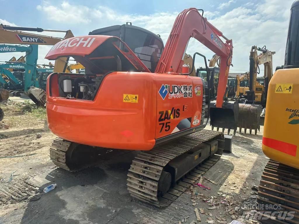 Hitachi ZX 75 Средни екскаватори 7т - 12т