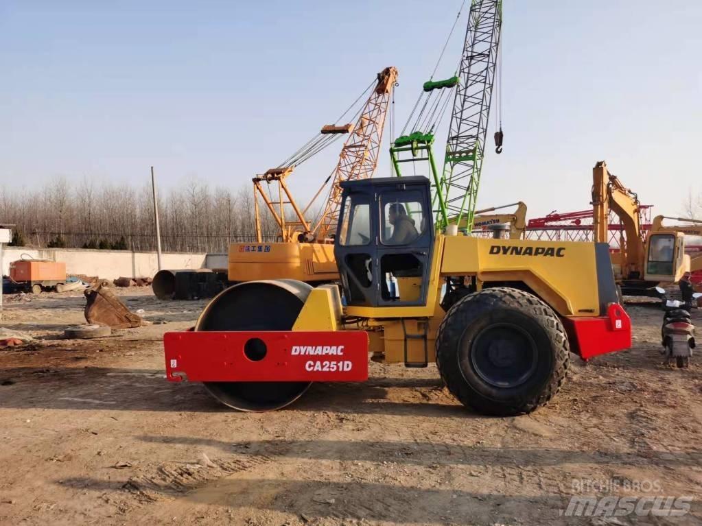 Dynapac CA251D Еднобарабанни ролки
