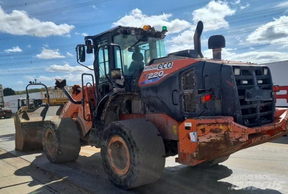 Hitachi ZW 220-6 Колесни товарачи