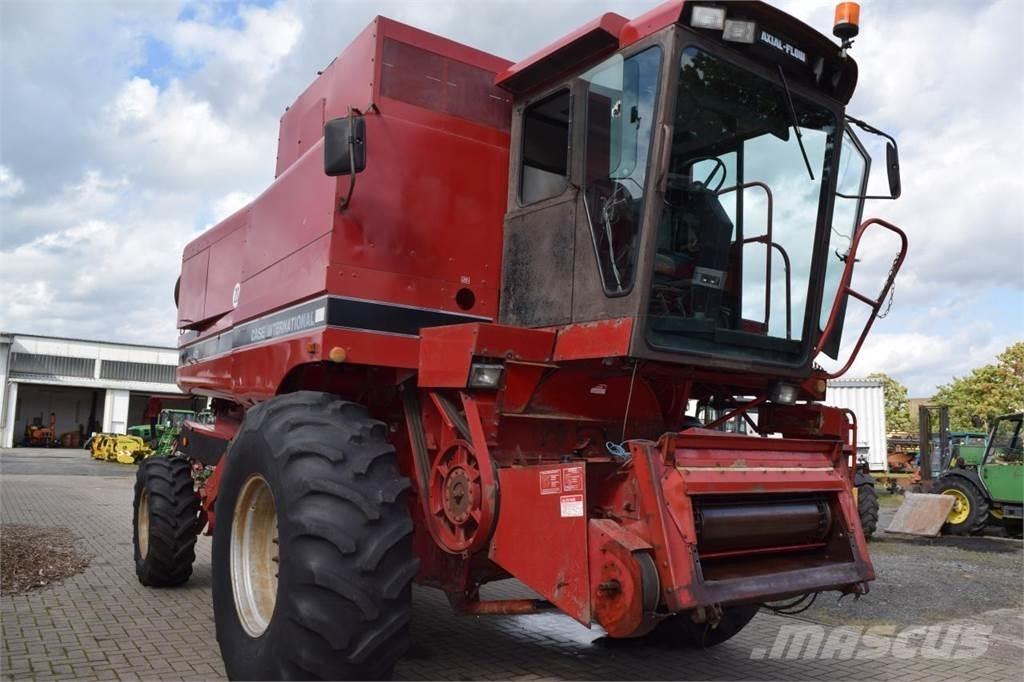 Case IH 1680 Axial Комбайни