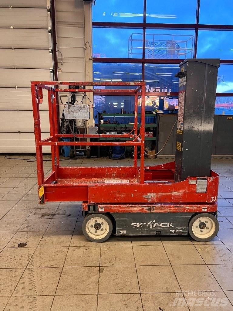 SkyJack SJ 16 Вертикални мачтови повдигачи
