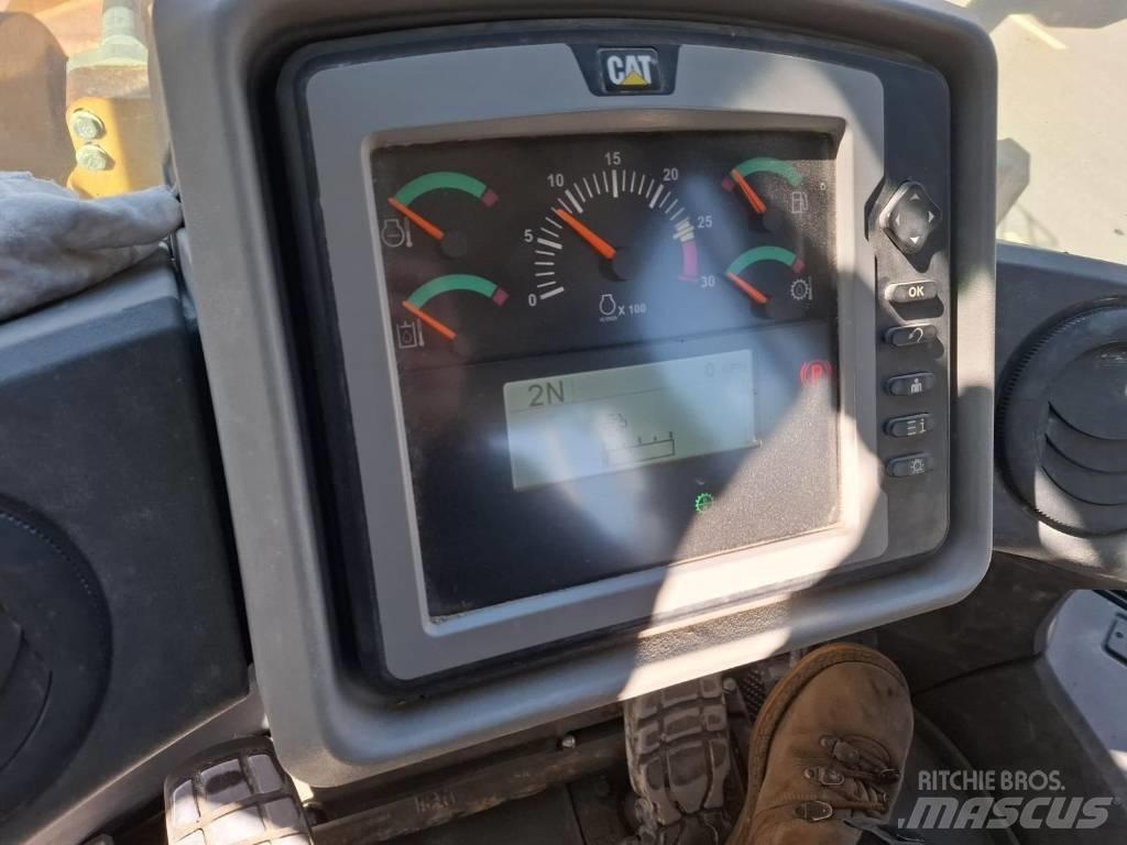 CAT 966K Колесни товарачи