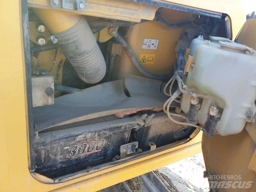Komatsu D65PXi-18 Верижни булдозери
