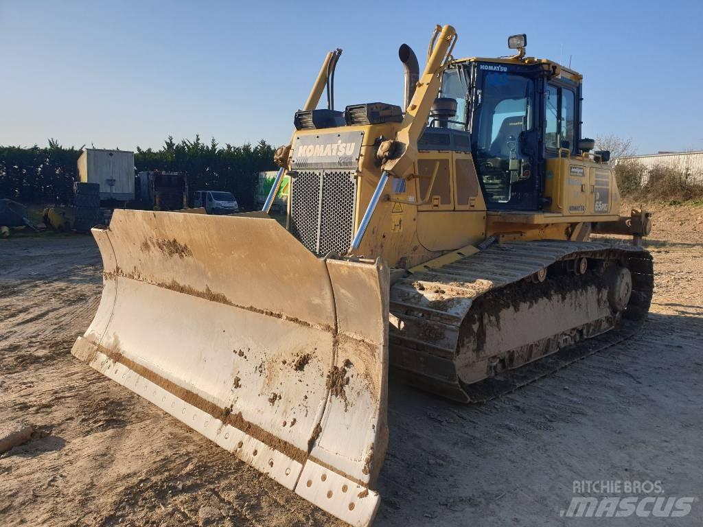 Komatsu D65PXi-18 Верижни булдозери
