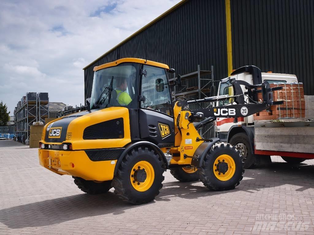JCB 406 Колесни товарачи