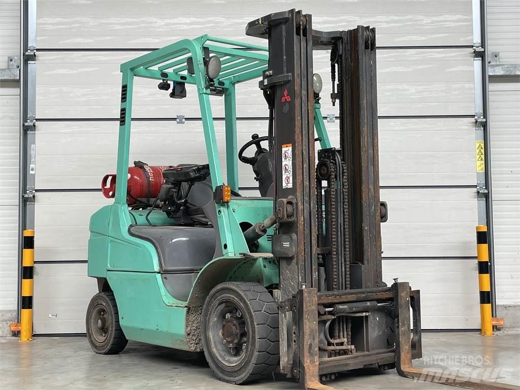 Mitsubishi FG25T Камиони с АГУ