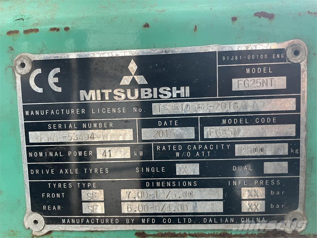 Mitsubishi FG25T Камиони с АГУ