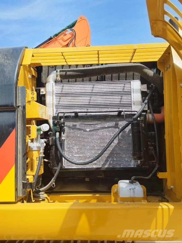 CAT 320 D 2 Средни екскаватори 7т - 12т