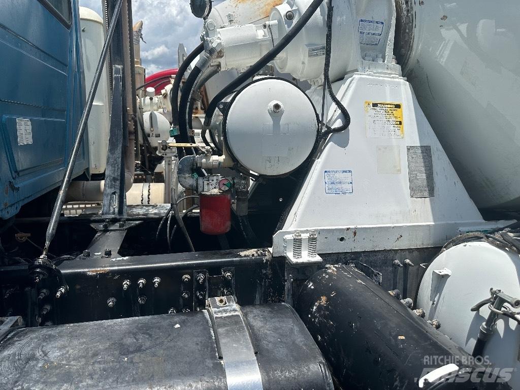 Mack GU 800 Други
