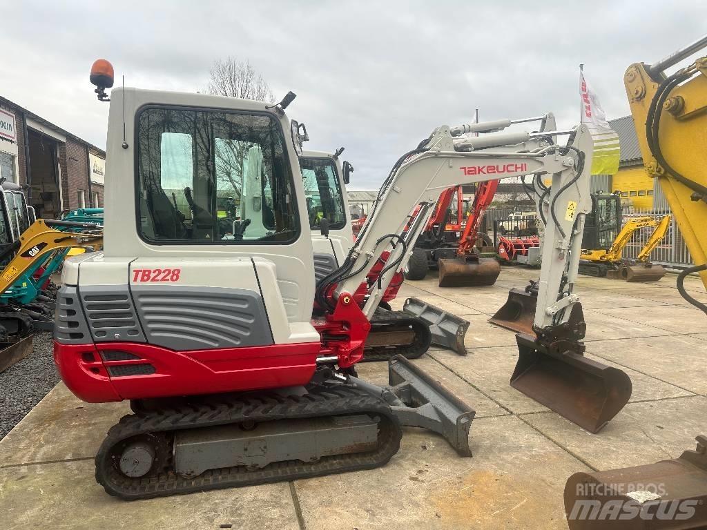 Takeuchi TB228 Мини екскаватори < 7 т