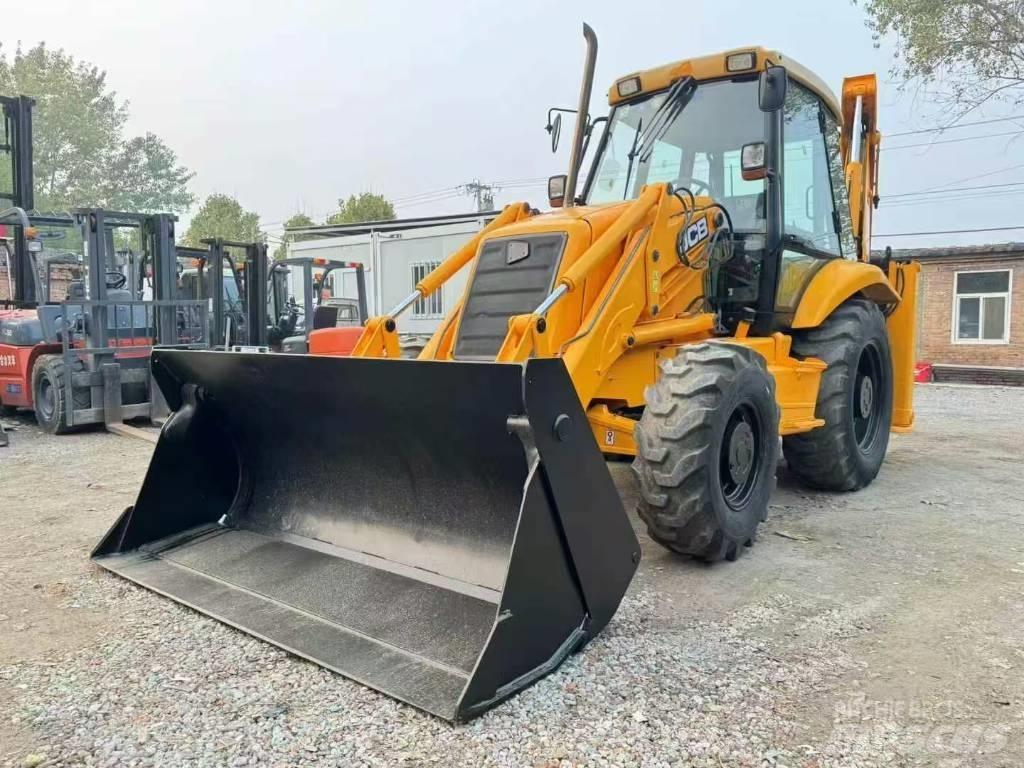 JCB 3 CX Товарач със заден ексватор