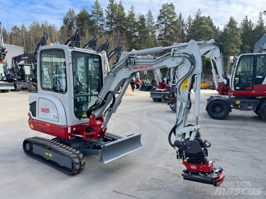 Takeuchi TB 225 Мини екскаватори < 7 т