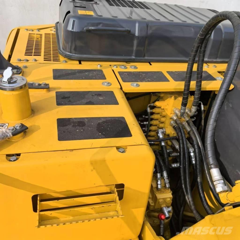 Komatsu PC 130 Средни екскаватори 7т - 12т