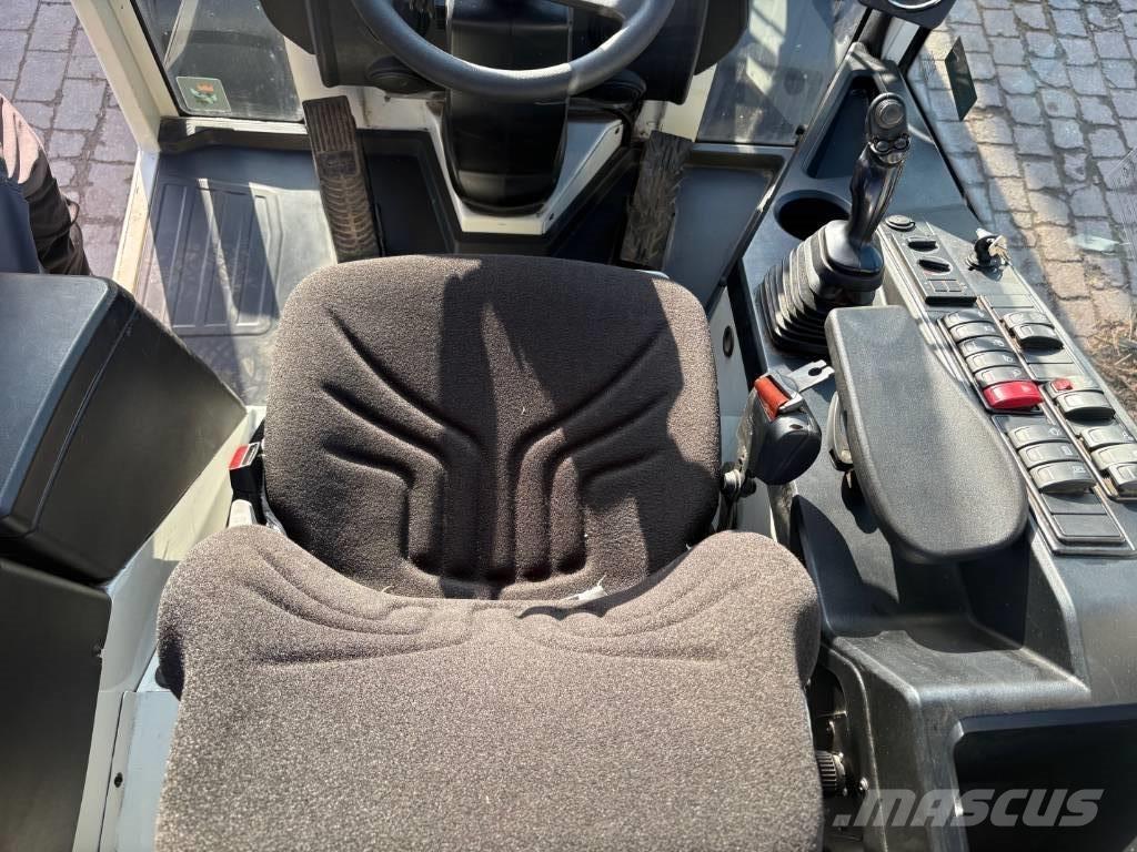 Liebherr L 506 Колесни товарачи