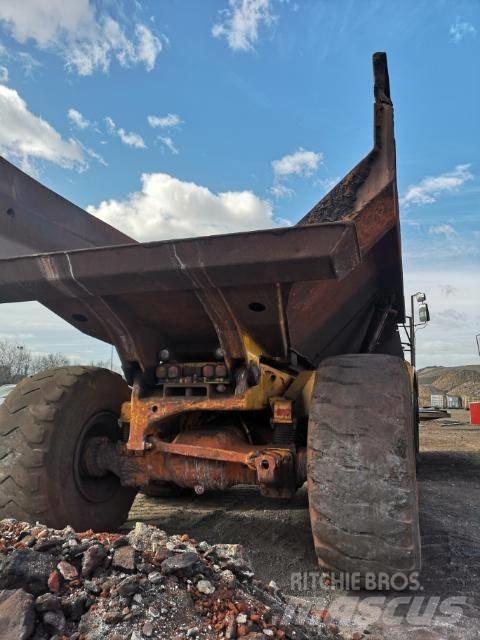 CAT 735 Дъмпери/моторни превозни средства