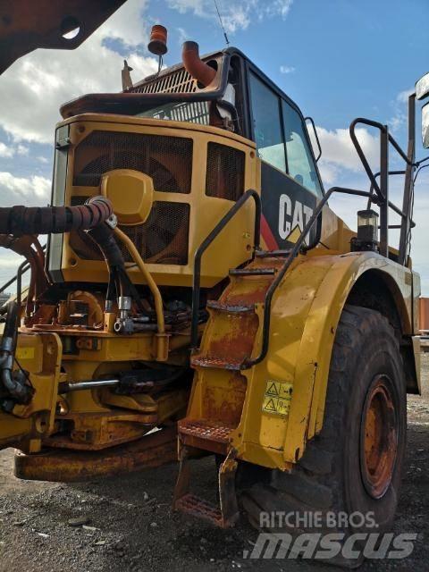 CAT 735 Дъмпери/моторни превозни средства
