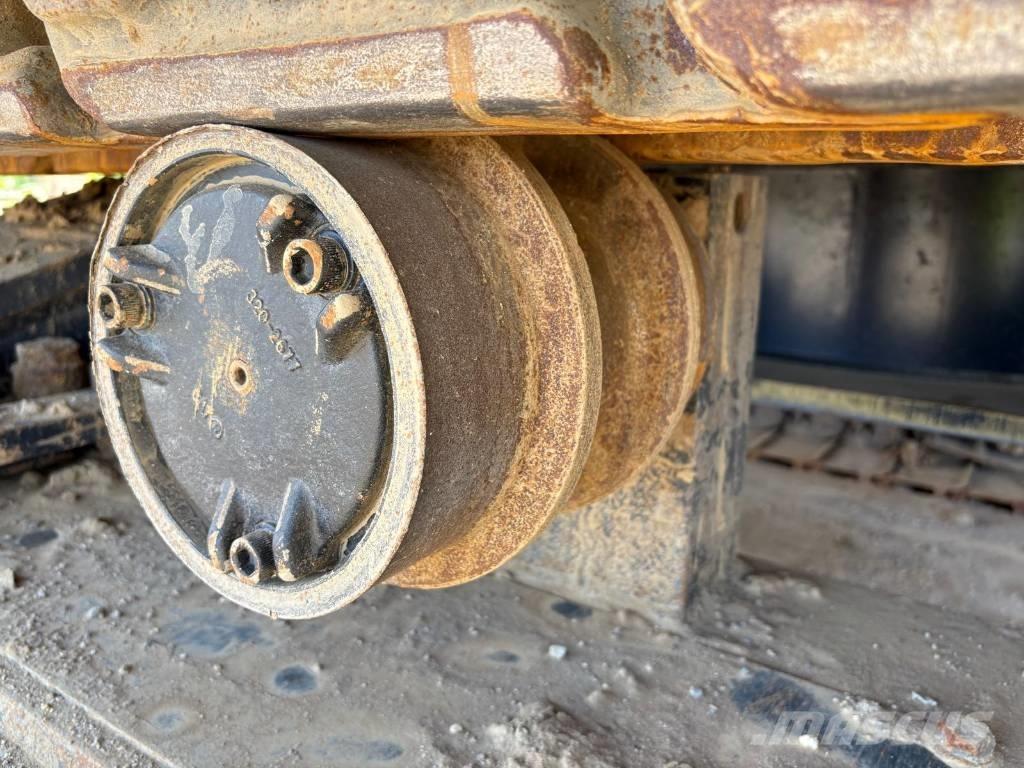 CAT 374 (On Transport) Верижен екскаватор