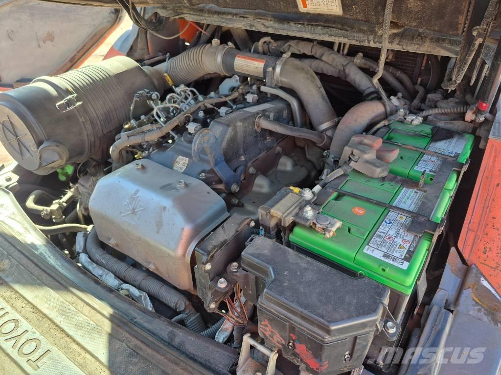 Toyota 8 FD 40 U Вилични кари-повдигачи - други