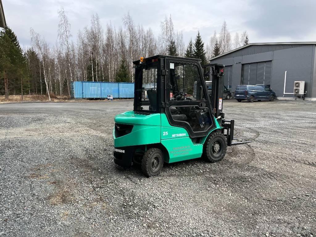 Mitsubishi FD25NT Дизелови камиони